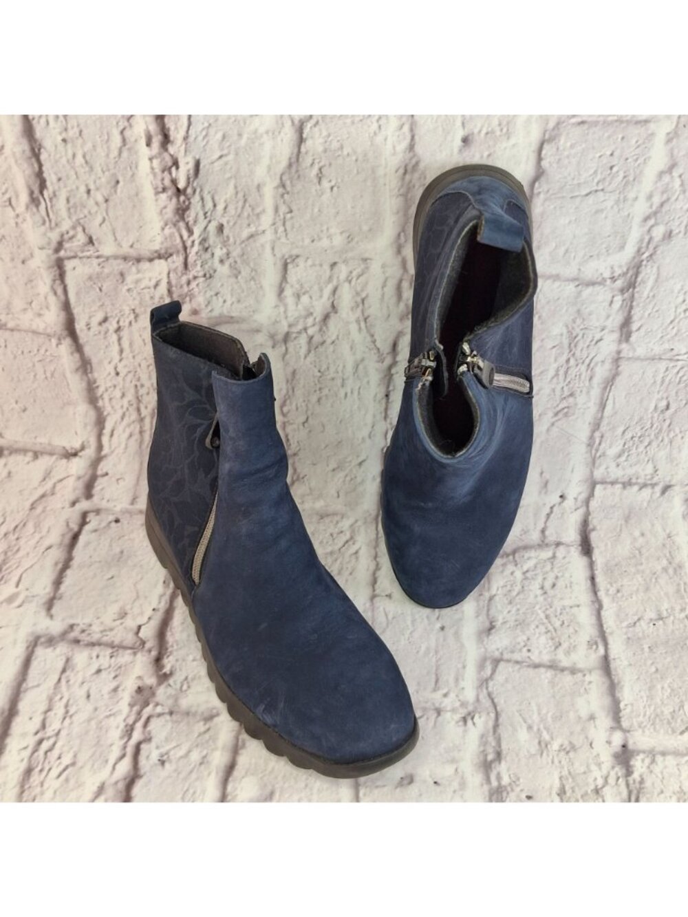 Munro Ashcroft Womens Shoes Size 8.5 N US Bootie In Blue Nubuck Floral Fabric - Picture 3 of 9
